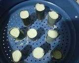 Foto langkah ke 3 dari resep Kue Putu Daun Pisang.