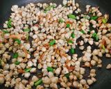 Hình bước làm 3 của món Cháo hến sườn non