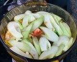 Hình bước làm 3 của món Canh Chua Cá Thu Lá Me