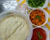 A picture of step 1 of Chicken tikka pizza.