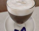 A picture of step 4 of Butterfly pea flower coffee latte.
