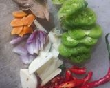Foto langkah ke 1 dari resep Sayur bening buah kelor.