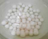 Hình bước làm 1 của món Chè bột lọc 3 màu