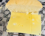 Foto del paso 1 de la receta: Pan con queso y mortadela!