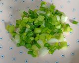 รูปขั้นตอนการทำที่ 1 ของ ข้าวผัดซอสไก่ฉีก