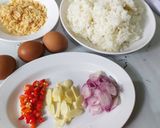 Foto langkah ke 1 dari resep Nasi Goreng Kampung.