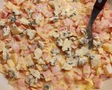 Foto del paso 6 de la receta: Quiche de jamón, muzzarella y roquefort con "masa" de coliflor