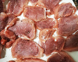 Foto del paso 2 de la receta: Solomillo al vino blanco con patatas al horno