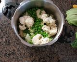 A picture of step 2 of Pav Bhaji.