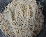 A picture of step 1 of Chicken hakka nodals.