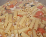 Foto del paso 3 de la receta: Macarrones (tortiglioni) con mejillones 🐚 🍅 🥓🌶 💚