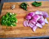 A picture of step 1 of Vermicelli upma.