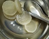 รูปขั้นตอนการทำที่ 5 ของ ก๋วยเตี๋ยวเกี๊ยวหมูต้มยำ (ฉบับเร่งด่วน)