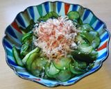 รูปขั้นตอนการทำที่ 3 ของ แตงกวาสาหร่ายทะเลเปรี้ยว (きゅうりとワカメの酢の物)