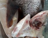 Foto langkah ke 1 dari resep Sop Ikan Gurame Kemangi.