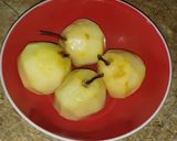 Foto del paso 1 de la receta: Peras al vino tinto 🍐🍷 😉