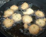 Foto del paso 5 de la receta: Buñuelos de bacalao
