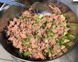 A picture of step 4 of Marinated Celery Salad with Tuna and Lemon.