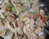 Foto langkah ke 4 dari resep Tumis jamur bakso.