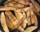 Foto del paso 2 de la receta: Papas bravas😋