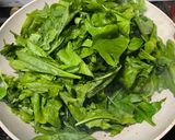 Foto langkah ke 3 dari resep Sauteed Garlic Spinach Recipe (Quick & Flavorful).
