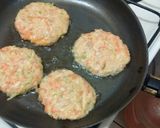 Foto del paso 10 de la receta: Tortitas de pollo con verduras y queso 😘