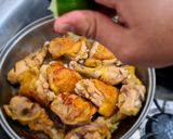 Foto del paso 4 de la receta: Pollo a la mantequilla acompañado con ensalada rusa