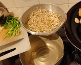 Foto langkah ke 3 dari resep Kwee tiau goreng.
