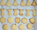 A picture of step 12 of Sultanas and lemon flavored cookies.