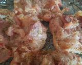 Foto del paso 1 de la receta: Contramuslos de pollo rellenos de dátiles y jamón serrano