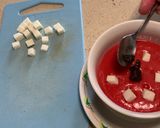 Foto del paso 5 de la receta: Crema fría de tomate y remolacha, queso tierno ahumado y olivada