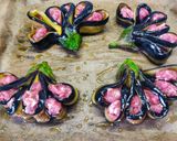 Foto del passaggio 4 della ricetta Fiori di melanzane e salsiccia