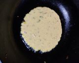 A picture of step 2 of Noodles Omelette.
