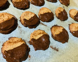 Foto del paso 4 de la receta: Galletas de avena al chocolate con toque salado🍫