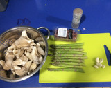 Foto del paso 1 de la receta: Revuelto de setas y espárragos con jamón