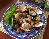 A picture of step 6 of Clams with Basil and Rice Wine.