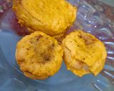 A picture of step 5 of Stuffed onion pokara.