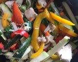 Foto del paso 5 de la receta: Arroz integral con saltado de verduras y pollo a la soya
