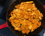 Foto del paso 3 de la receta: Arroz con pollo en sartén de hierro Skillet