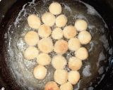 A picture of step 3 of Italian honey balls.