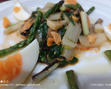 Foto del paso 8 de la receta: Acelgas con mejillones picantes, espárragos y ajos tiernos