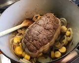 Une image de l'étape 12 de Rôti de cerf mariné, carottes jaunes et sauce brune.