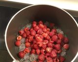 Hình bước làm 1 của món Mứt phúc bồn tử - Raspberry jam