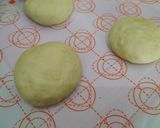 Foto langkah ke 5 dari resep Bomboloni Isi Strawberry.