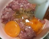 รูปขั้นตอนการทำที่ 1 ของ ไข่เจียวหมูสับ