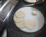 A picture of step 4 of Besan masala stuffed mini paratha with cashew makhana curry.