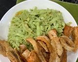 Hình bước làm 5 của món Mì cải bó xôi + lườn cá hồi chiên giòn 🤤