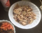 Foto del paso 3 de la receta: Fusillis en crema de verdeo con calamares y olivas negras