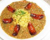 Foto del paso 4 de la receta: Lentejas a la jardinera con arroz azafrán y choricillos