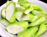 Hình bước làm 1 của món Mướp Khía Xào Nấm Bào Ngư
